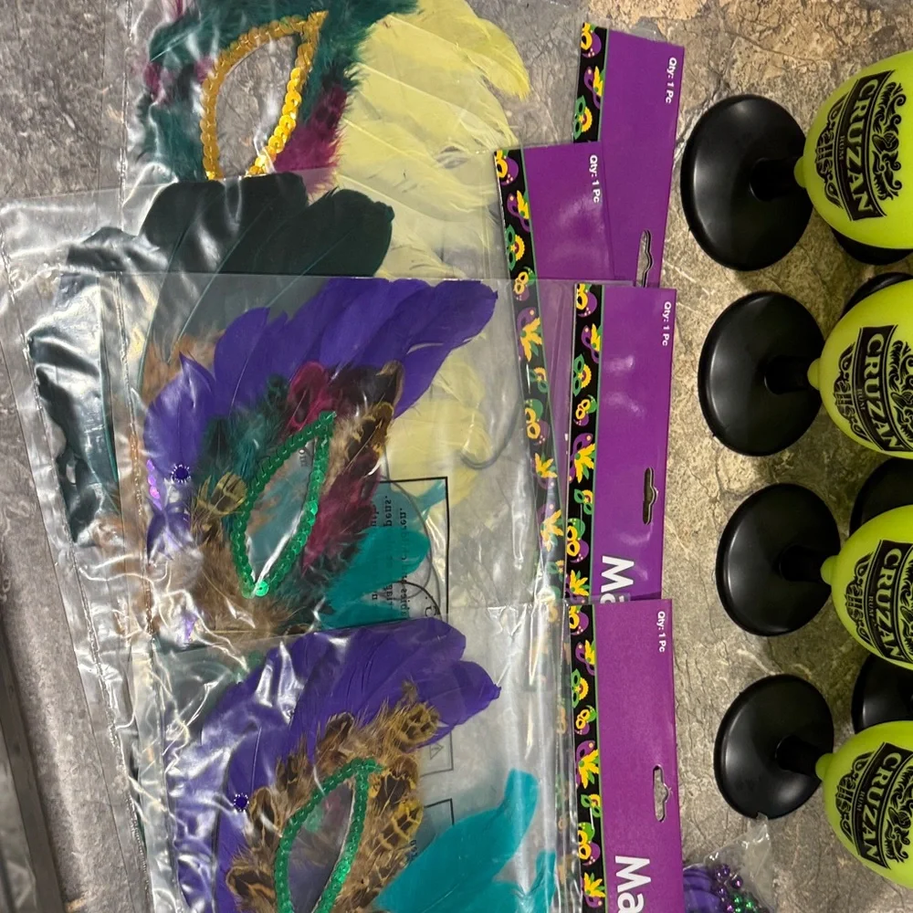 Mardi Gras Party for 12!  Cruzan rum hurricane glasses, beads and masks
